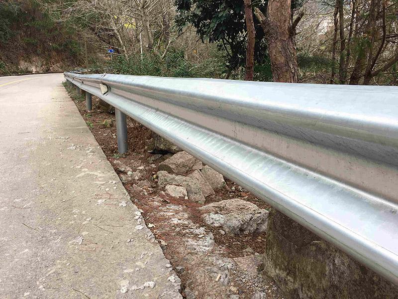 煙臺公路護(hù)欄板
