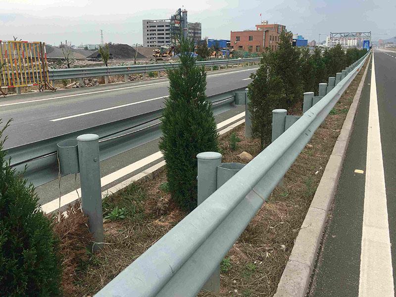 煙臺公路護(hù)欄板